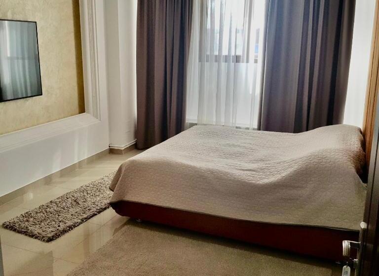 اتاق لوکس, Vila Miluna