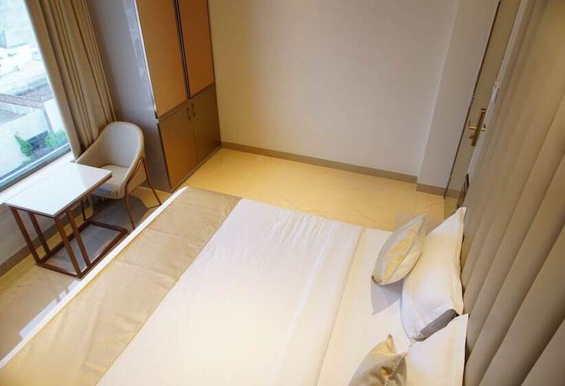 غرفة ديلوكس, Red Orchid