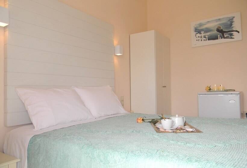 غرفة قياسية, Margo Studios