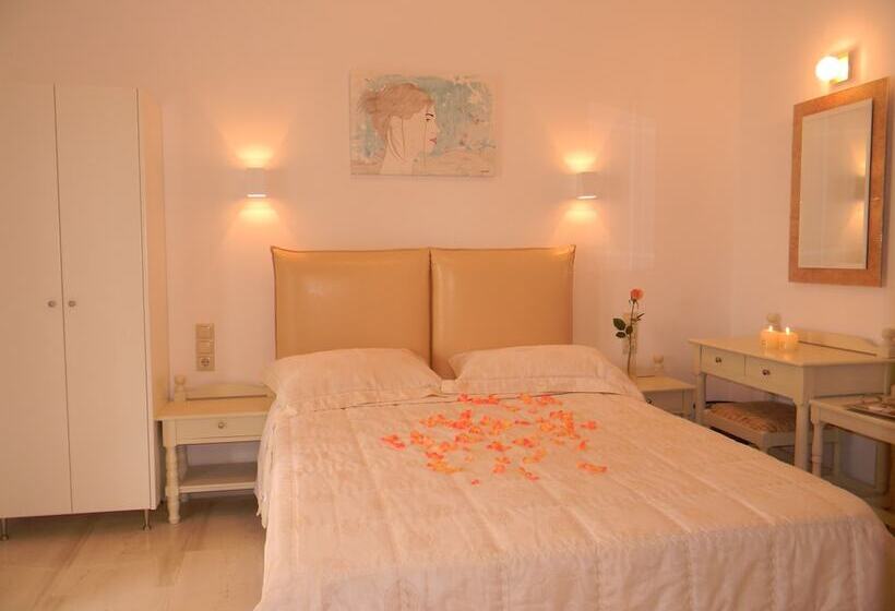 غرفة قياسية, Margo Studios