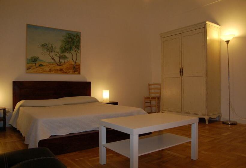 标准间, Federico Secondo B&b