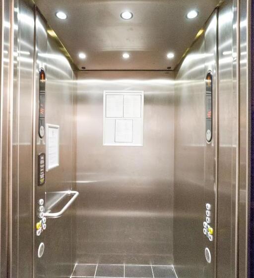 חדר סופריור, Customs House