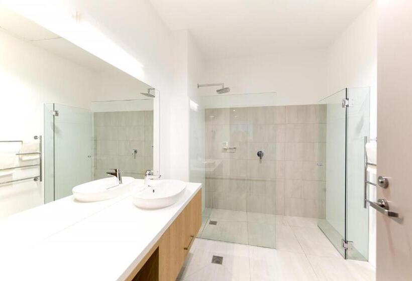 חדר סופריור, Customs House