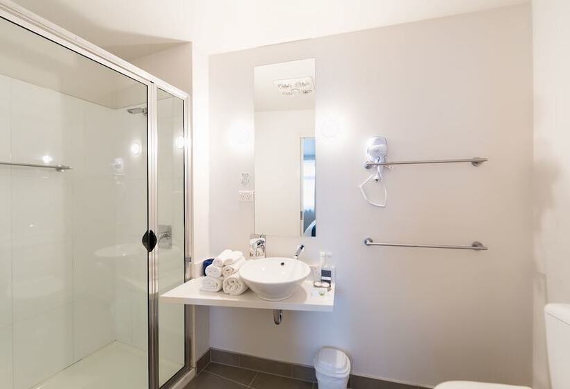 חדר סטנדרט לארבעה, Customs House