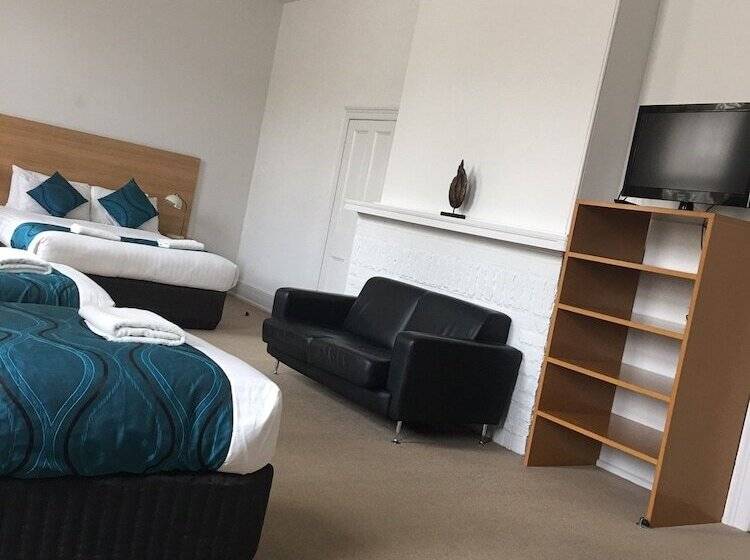 חדר סטנדרט לארבעה, Customs House