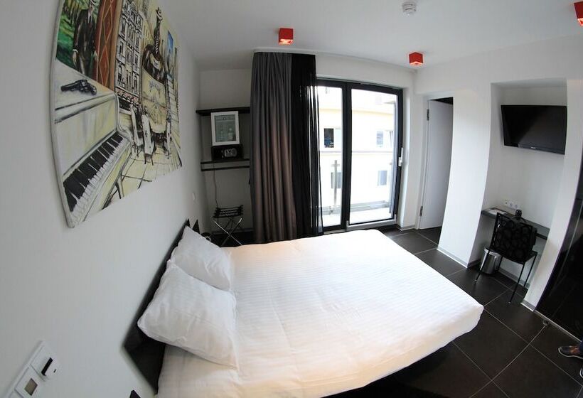 اتاق سوپریور, Grey