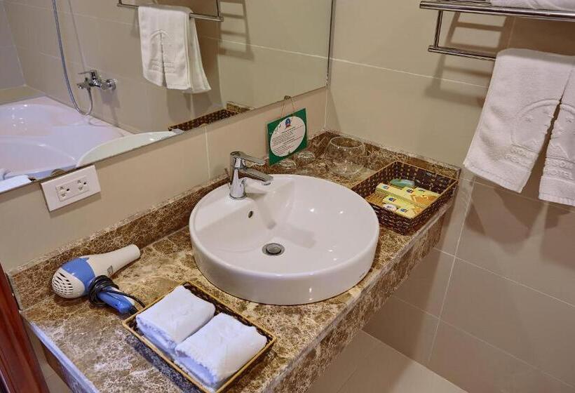 اتاق خانوادگی, Hoang Son Peace