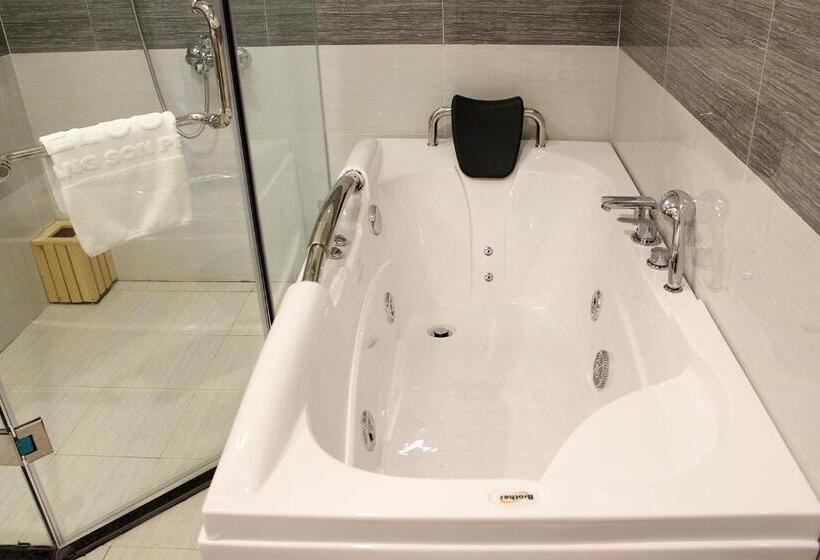 سوئیت پرزیدنت, Hoang Son Peace