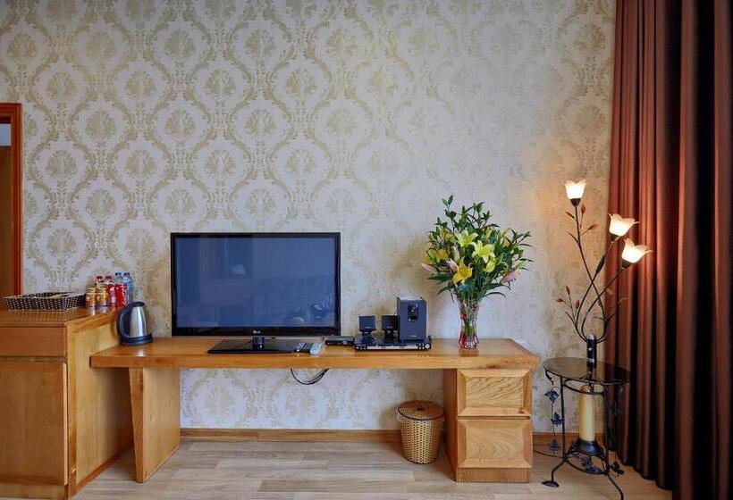 سوئیت پرزیدنت, Hoang Son Peace