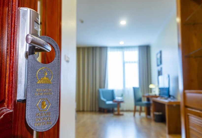 اتاق لوکس, Hoang Son Peace