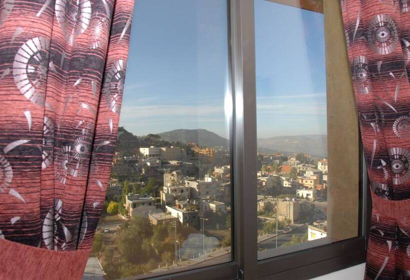 سوییت جونیور, Iris Flower