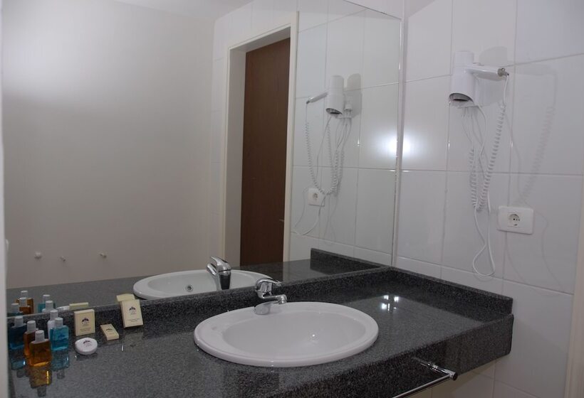 سوئیت سینیور, Iris Flower