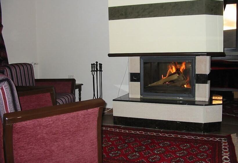 سوییت لوکس, Iris Flower