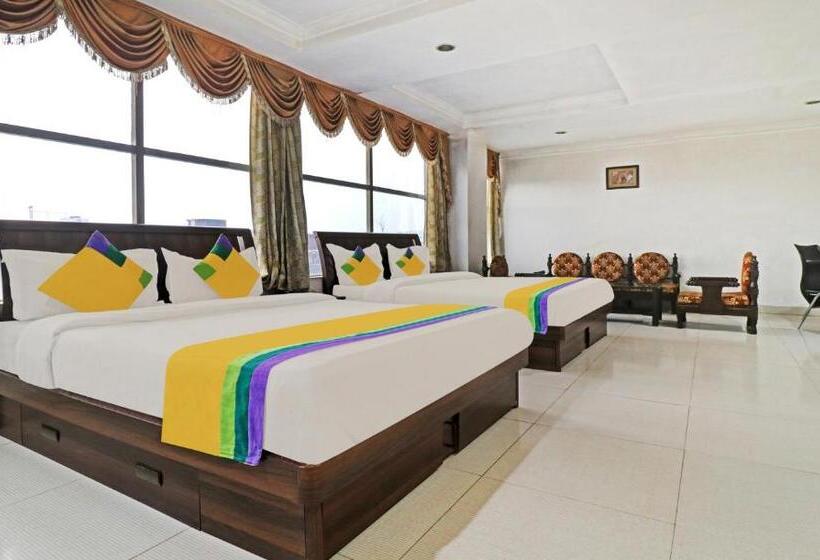 Suite Deluxe, Teg Royal