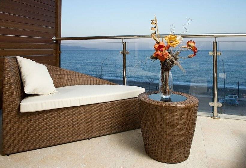 高级海景房, Main Palace