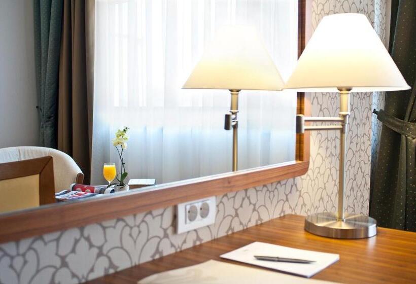 스탠다드 룸 킹사이즈 침대, Wyndham Cluj