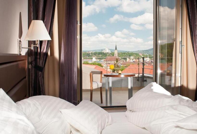 스위트 킹사이즈 침대, Wyndham Cluj