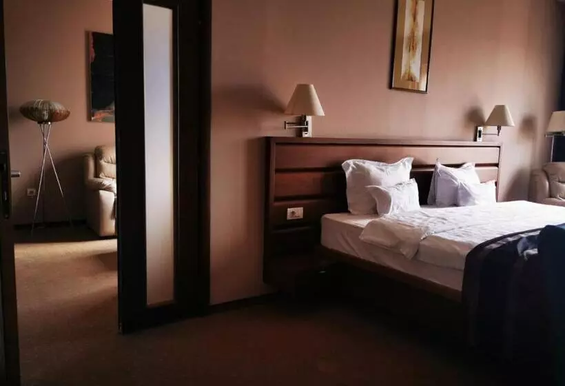 キングサイズベッドのスイートルーム, Wyndham Cluj