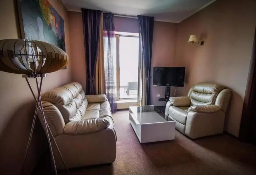 キングサイズベッドのスイートルーム, Wyndham Cluj