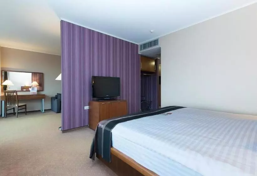 キングサイズベッドのスイートルーム, Wyndham Cluj