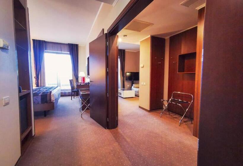 Люкс Семейный 2 Спальни, Wyndham Cluj