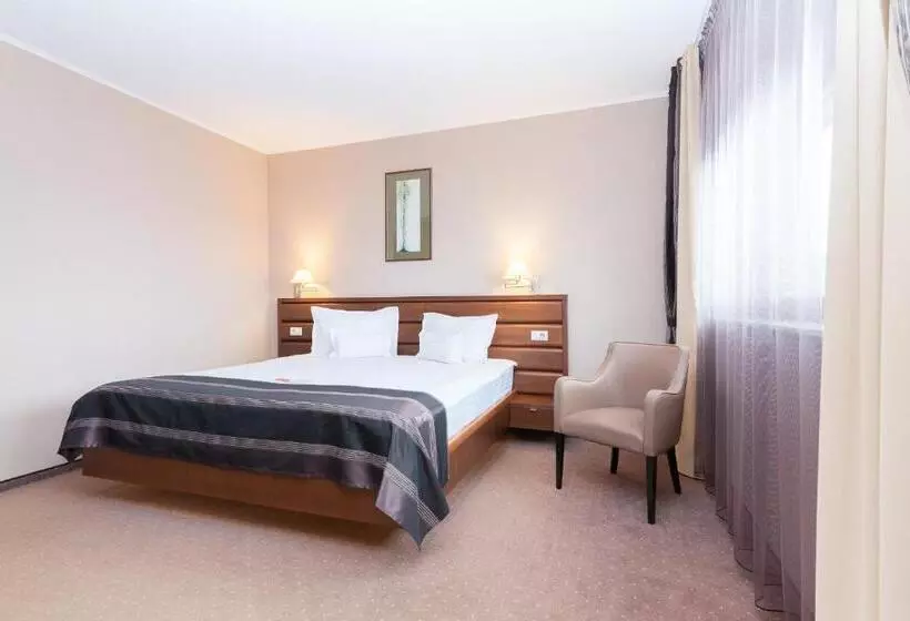 キングサイズベッドのスイートルーム, Wyndham Cluj