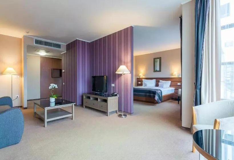 キングサイズベッドのスイートルーム, Wyndham Cluj
