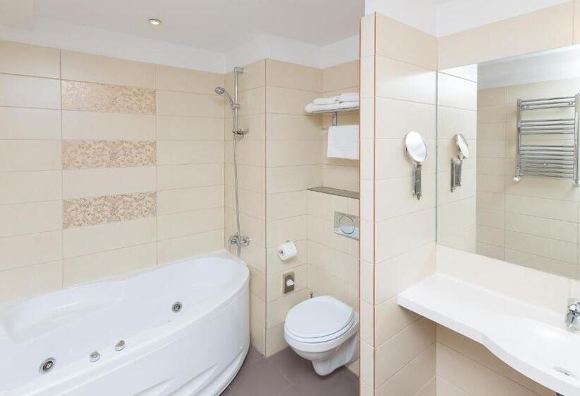 Люкс Кровать Кинг, Wyndham Cluj