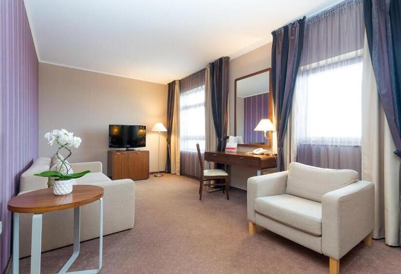 Люкс Кровать Кинг, Wyndham Cluj