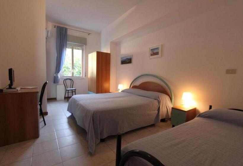 חדר סטנדרט לשלושה, Ristorante La Scogliera   Nuova Gestione