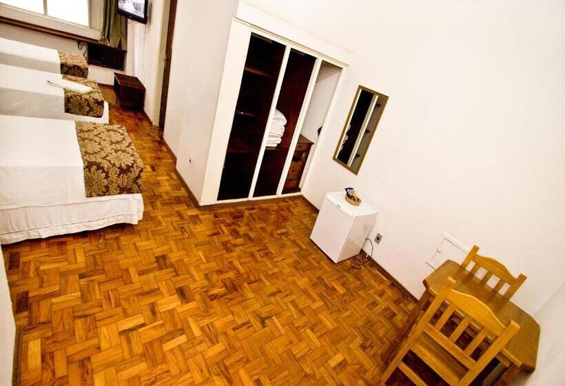 חדר סטנדרט לשלושה, Turrance White