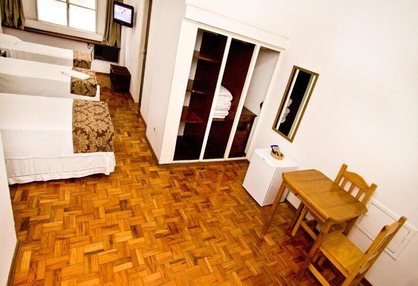 חדר סטנדרט לשלושה, Turrance White