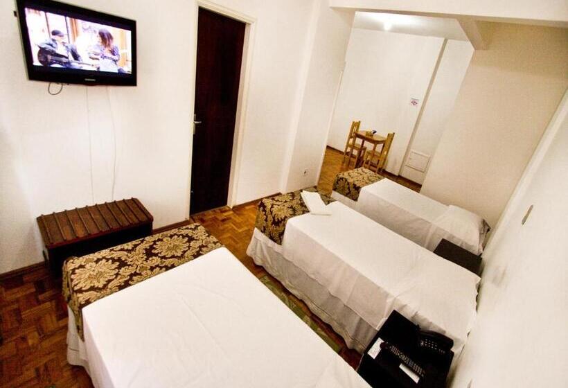 חדר סטנדרט לשלושה, Turrance White