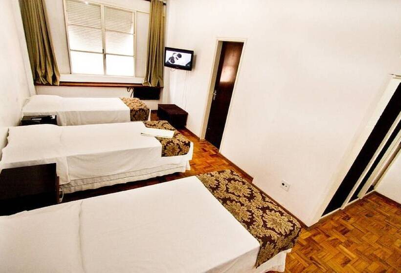 חדר סטנדרט לשלושה, Turrance White