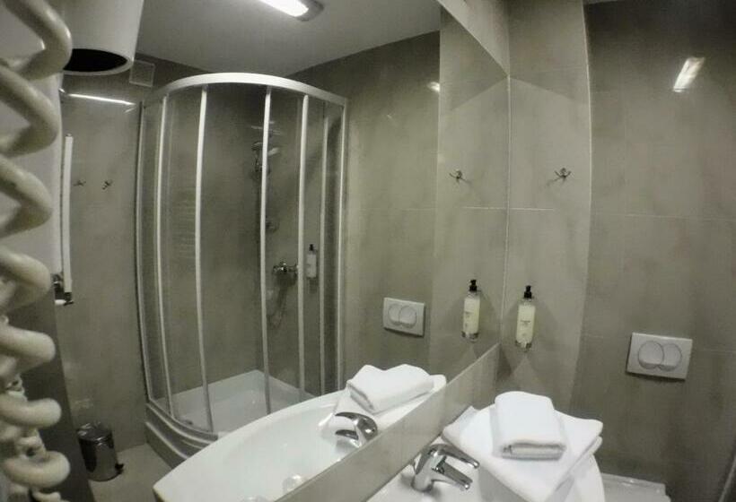 غرفة قياسية, Tychy