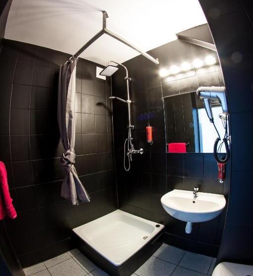 غرفة قياسية سرير كينج, Tychy