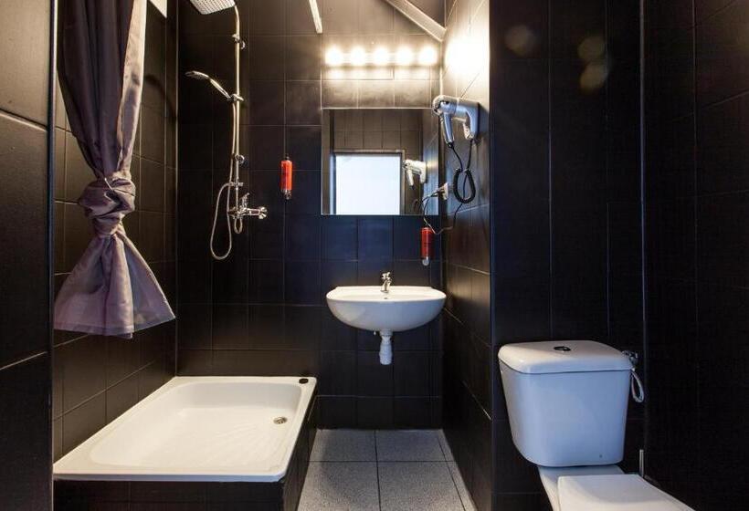 غرفة قياسية سرير كينج, Tychy