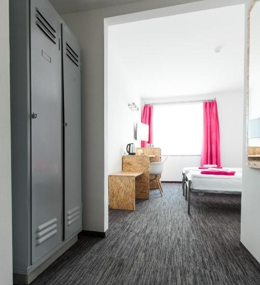 غرفة قياسية سرير كينج, Tychy