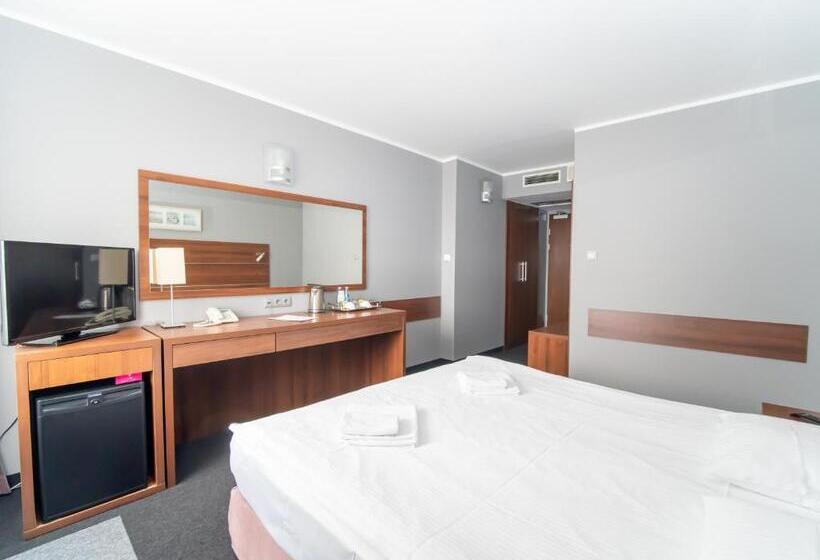 غرفة قياسية سرير كينج, Tychy