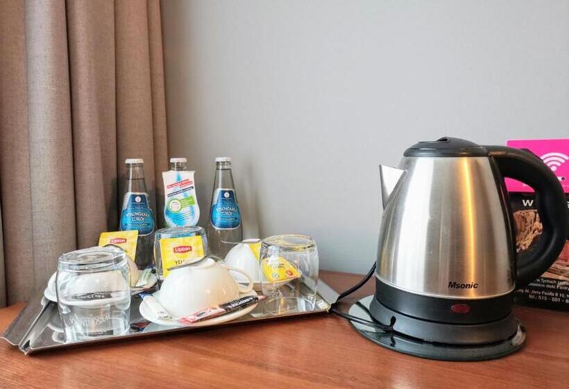 غرفة قياسية ثلاثية, Tychy