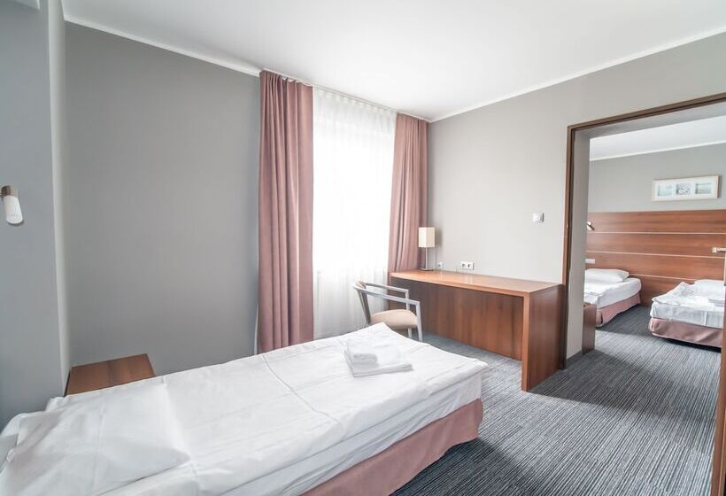 غرفة قياسية ثلاثية, Tychy