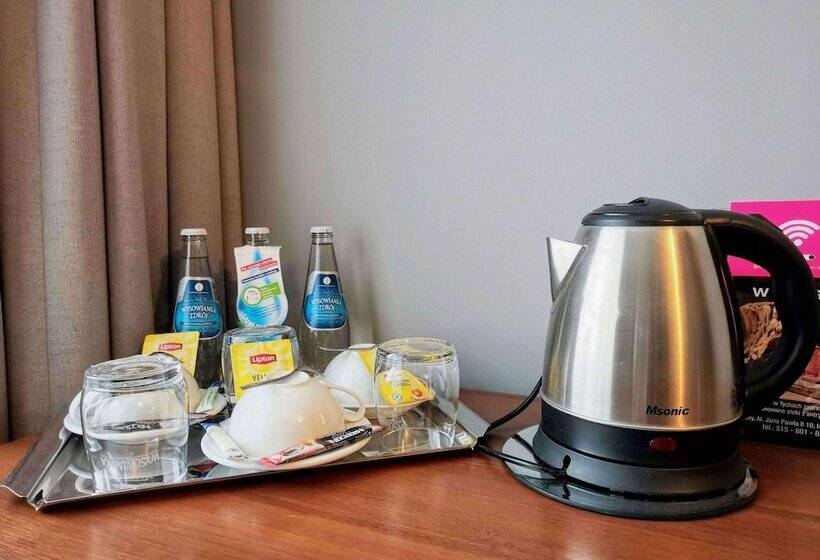 غرفة قياسية ثلاثية, Tychy