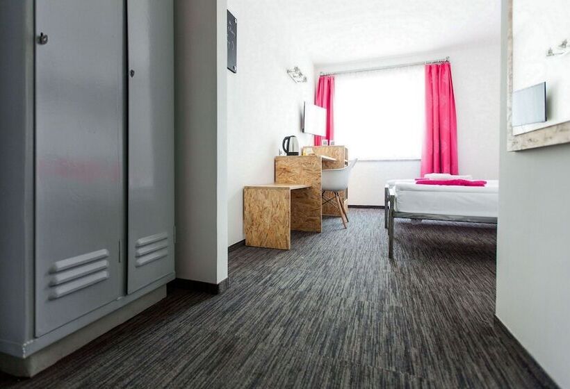 غرفة قياسية سرير كينج, Tychy