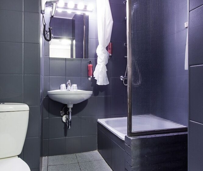 غرفة قياسية سرير كينج, Tychy