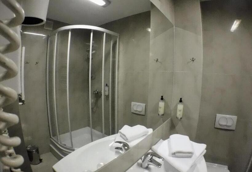 غرفة قياسية سرير كينج, Tychy