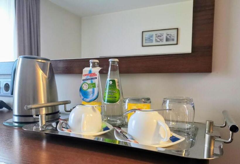 غرفة قياسية سرير كينج, Tychy