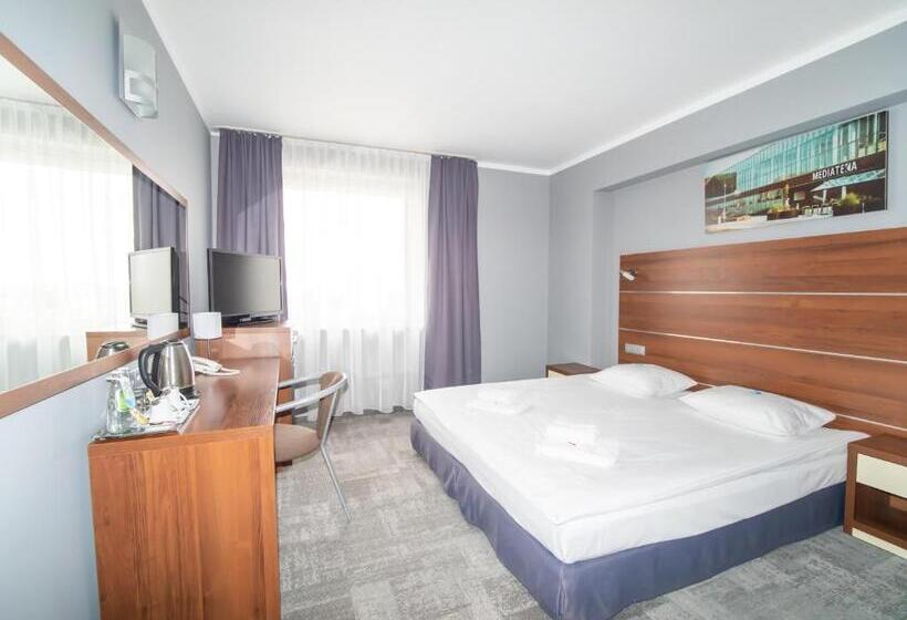 غرفة قياسية سرير كينج, Tychy