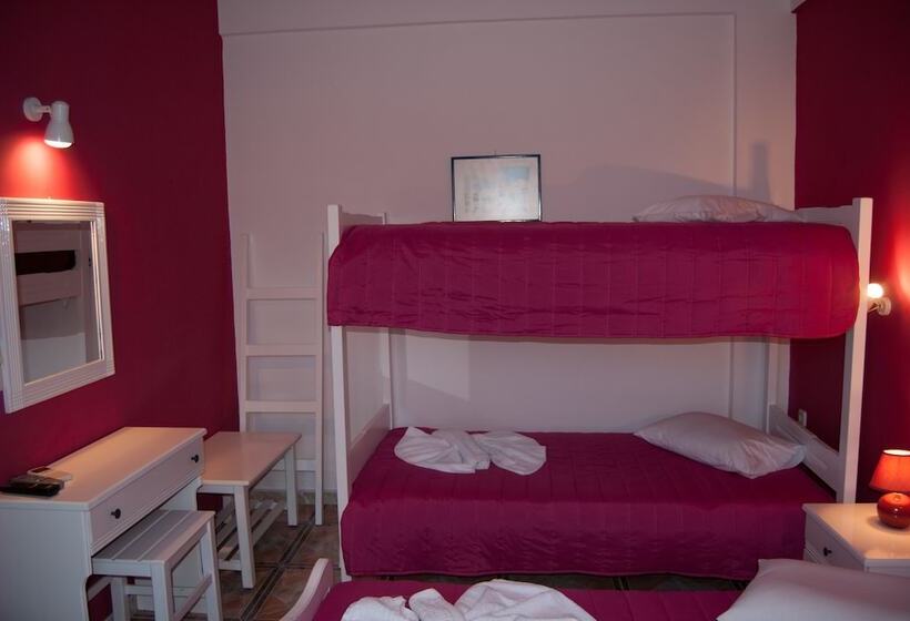 Camera Quadrupla Standard Vista Piscina, Villa Michalis