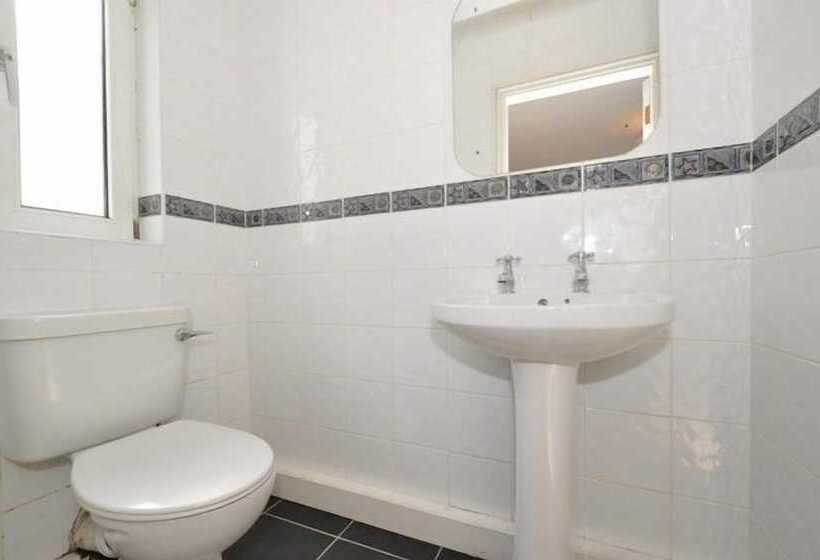 四人标准间, Lynfield Guest House