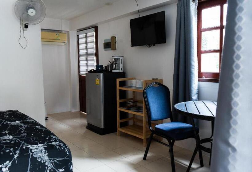 חדר בסיסי, Friends Of Koh Samui 1